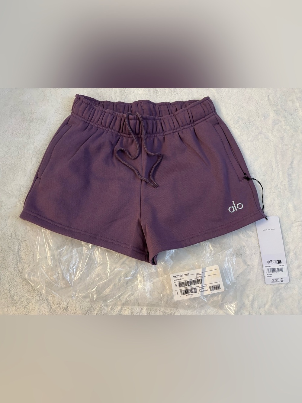 Alo Yoga Accolade Plum kiss shorts XS NWT